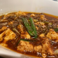 正宗広東私房菜サワダ 梅田エスト店 - 花山椒がしっかり効いていて、好みの味だった。シビ辛。