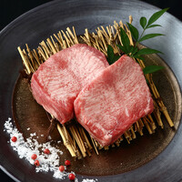 和牛極上タンステーキ　５０ｇ×2カット