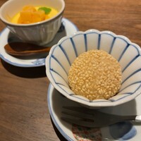正宗広東私房菜サワダ 梅田エスト店 - ごま団子にマンゴープリン。てかごま団子、余分に支払ってました種！