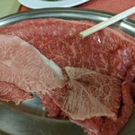 すき焼き キムラ - 一枚だけ鍋へ投入。それ以上は入らない