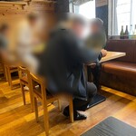 鮮魚とまぐろとおばんざい うおじゅう - 明るい店内