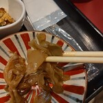 麺や 菜 - ザーサイの実食。
      普通やね。