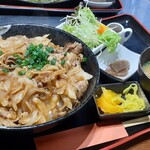 金牛 - 焼肉丼定食（おかず大、ライス大）