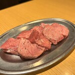 Yakiniku Horumon Nikurou - 厚切り塩タン