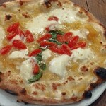 TRATTORIA-PIZZERIA polipo - マルゲリータ。うーん美味しいのか？