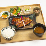 Daininngu poto goryoukaku - 鰻の白醤油焼き膳