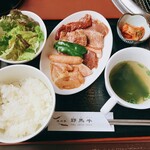 Yakiniku Tei Yamagyuu - 【日替定食 ￥800】お肉9品盛り合わせ♪色んなお肉を楽しめる♪サラダやスープもついてこの値段は破格すぎでは‪(  ᵒ̴̷͈ωᵒ̴̶̷͈ )お肉美味しい