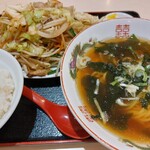麺八 - 肉野菜炒め定食半ラーメン
