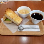 Pan Koubou Ando Kafe Esupowaru - ●Aセットモーニングサービス　450円
                      　ドリンク:ホットコーヒー
                      
                      を注文し、支払いした
                      
                      ◯コーヒー
                      一杯一杯、ミル挽きされてるKEY COFFEEの豆となる