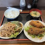 ろくでもない喰いもの屋 くま - 生姜焼とナスのフライ定食　800円