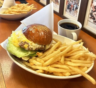 Pass time - チーズバーガーセット1030円