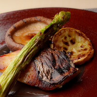 【10品目】サワラ西京焼き、大統領しいたけ、ズッキーニ、アスパラ（ある日の一例です。）