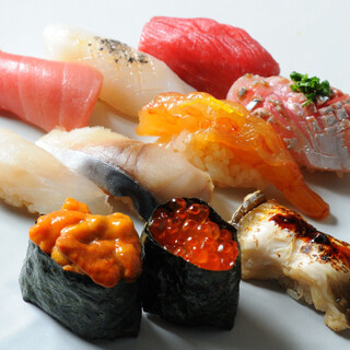 津本式抽血是關鍵。用新鮮的食材和壽司飯制作的極品壽司