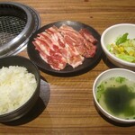 카루비 타이쇼우 사바에점 - 3종 갈비 런치 정식