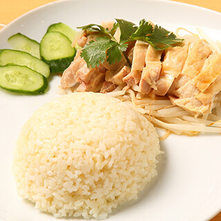 A variety of Malaysian home-cooked dishes using Japanese ingredients such as Hainanese chicken rice◎
