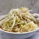 らーめん 虎丸 - ラーメン ¥900-(税込) コールはニンニク、カラメ(濃いめ)と野菜チョイ増し