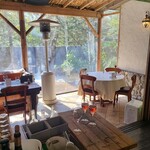 ピレネー - 半テラス席