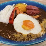 レクタングル カフェ - カレーはピリ辛濃厚旨味たっぷり