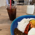 レクタングル カフェ - ランチメニューにはドリンク付