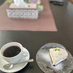 ケーキギャラリー 99 - 料理写真:コナコーヒーとピーナッツモンブラン