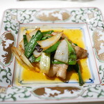 Shuushanshan - 伝統の回鍋肉：葉大蒜、玉ねぎ、熟成豚