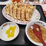 餃子の王将 - 餃子2人前の内一人前はクーポンで無料