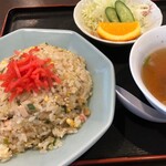 新茶屋 - 料理写真:チャーハン600円税込！スープとサラダ、フルーツがつきます。