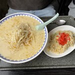 食堂ニューミサ - 味噌ラーメン大盛り、半チャーハンセット