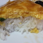 中華料理 唐韻 - 【2014年01月】天津飯の断面。