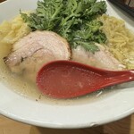 Yokohama Hommarutei - 美しく澄んだスープは鶏、豚、魚介の旨みが凝縮