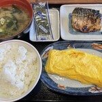 街かど屋 尼崎昭和通店 - 焼き魚とだし玉子焼きの朝定食