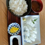 食事処 すゞ屋 - アオリイカさしみと食事のセット