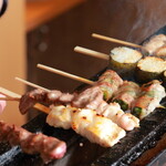 炭火串焼 角 - 焼いてるシーン(炭火でじっくり)