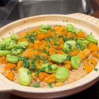 料理屋 かめ田 - ウニとそら豆の土鍋ご飯