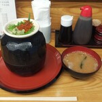三代目 田久保食堂 - こぼれ海鮮丼(2000円)