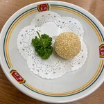 餃子の王将 - ごま団子（ジャストサイズ 100円）