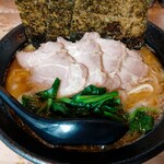 家系ラーメン 傳助 - 