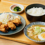 Fried chicken and meat tofu set meal (4 pieces of fried chicken)