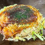 びたみんYOU - 肉玉そば(税込800円)
            ・茹で生細麺
            ・オタフクソース(フルーティーな甘口)
            ・焼き方:軽く押さえる
            ・焼き上がりの形:綺麗な焼き上がり
            ・鉄板又はお皿で食べるのがスタンダード