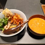 酢重 Indigo - パクチーココナッツカレーそば(温) (1350円)
、舞茸天 [トッピング] (250円)
