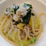 Trattoria NOTO - 釜揚げしらすと春キャベツのガーリックソースのスパゲッティ1780円