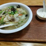 中国家庭料理 貴楽 - 海鮮麺980円