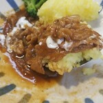 キッチン ブルー グローブ - 残り少ないビーフストロガノフ