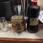 八ちゃんラーメン - 餃子のタレ、ラー油