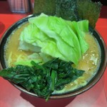 横浜ラーメン 真砂家 - ラーメン＋キャベツ