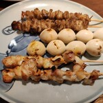 Yakitori Kachigarasu - 鶏軟骨、うずら玉子、鶏皮