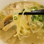 餃子専門店 祥雲 - 麺は割と普通