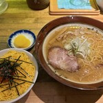 すみれ - 味噌ラーメンとすみれご飯　1600円