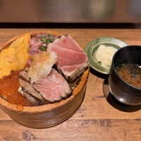 焼うお いし川 - 築地最強の炙り丼(全体像)