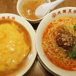 Oosaka Oushou - 担々麺（大盛）＆出てこいやー天津飯（玉子増量）